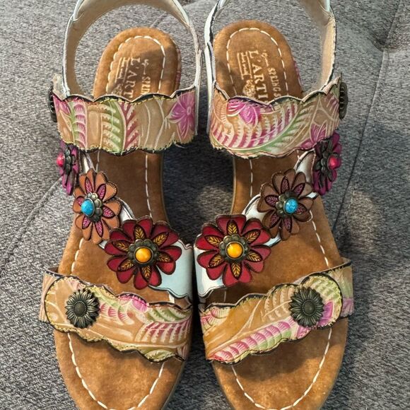 L'Artiste sling back sandals embossed 3D florals AROMAS SZ 10 41) Western French - Picture 12 of 16